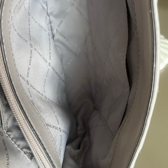 Michael Kors Model: Peyton Quilted Cement Color Crossbody with Gunmetal Chain - Picture 6 of 15